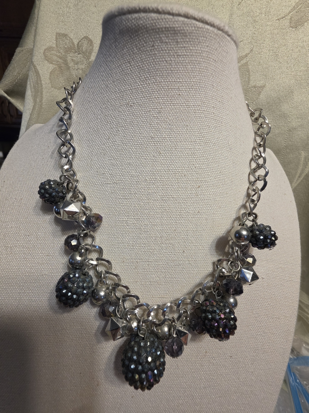 #1321 Silver-Tone Crystal Cluster Statement Necklace - Black/Gray